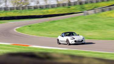 Toyota GR86 v BBR Mazda MX-5
